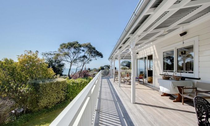 Bluff Hill House | The Verandah - Napier Holiday Home