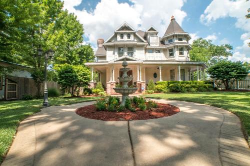 Downtown Bed & Breakfast | The Victoria Bed & Breakfast