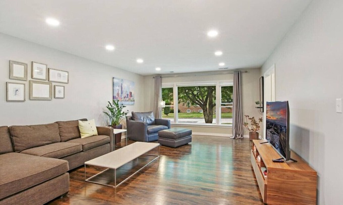 Waukegan House | The Victory Park Ranch