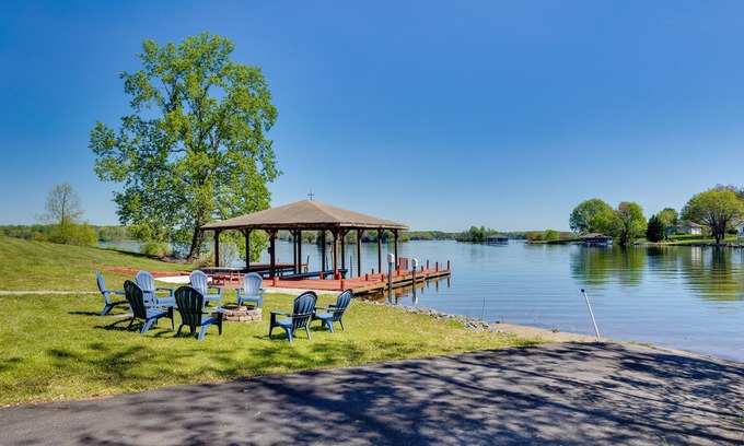 Bumpass House | ‘The View’ - Waterfront Lake Anna Home w/Dock!