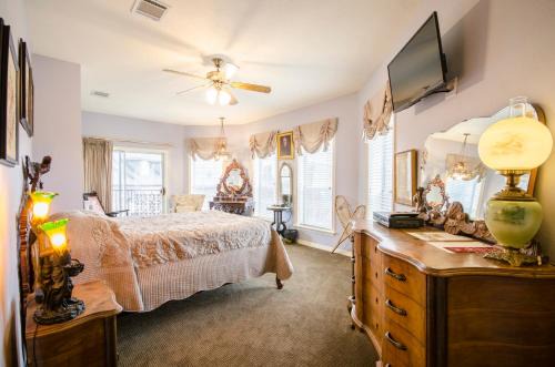 Bryan Bed & Breakfast | The Villa Bed and Breakfast