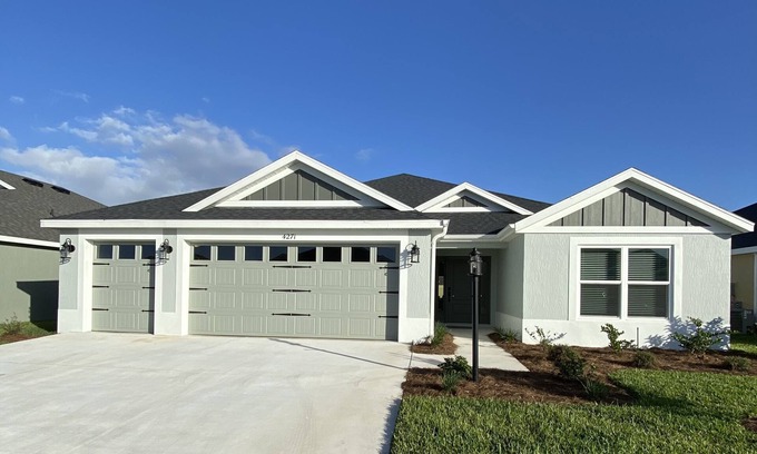 Wildwood House | The Villages 3 bed/3 Kings, Private, Coastal decor, 1 min to Rec cntr & Pickleba