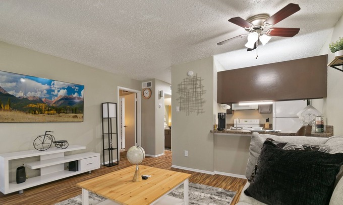Vickery Meadow Apartment | The Vintage Haven |Pool| King-Bed| Dallas-Tx