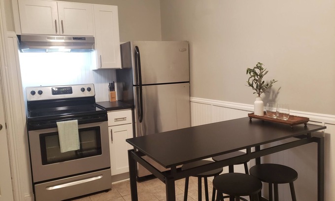 Silver Lake Apartment | The Walk-Up Flat at Silver Lake New Top FL Apt