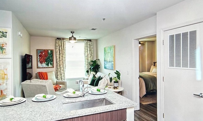 Oxford Condo | The Walkabout. 2BR charming Oxford condo; walk to the Square and the Campus!