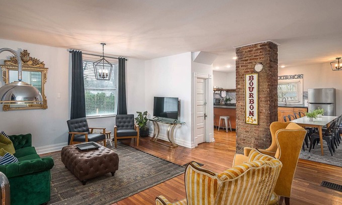 Germantown House | The Wanderlust - Hot tub / fire pit - Location!