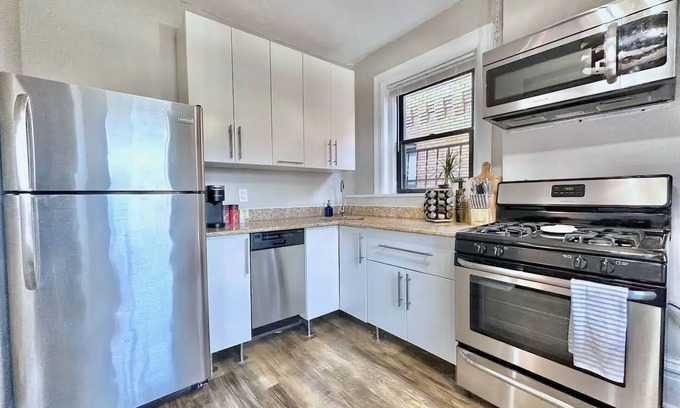 Bloomfield Apartment | The Warhola Bloomfield