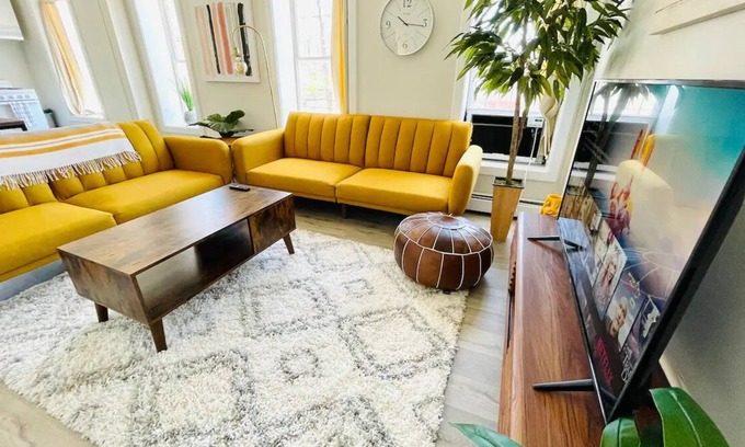 Warwick Apartment | The Warwick View - Top Floor Flat!