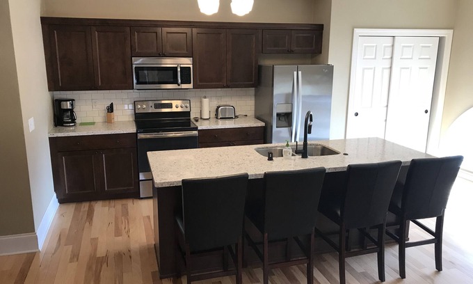 Oshkosh Apartment | The Washington Place Historical Flats - Unit 402