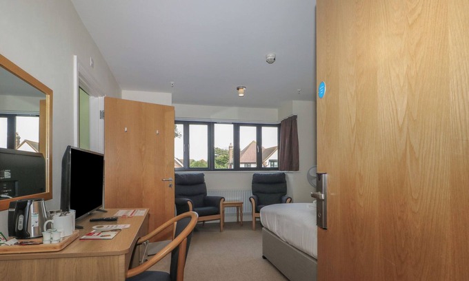 Littlehampton Cottage | THE WATCHTOWER AT MARINE COURT, family friendly in Littlehampton