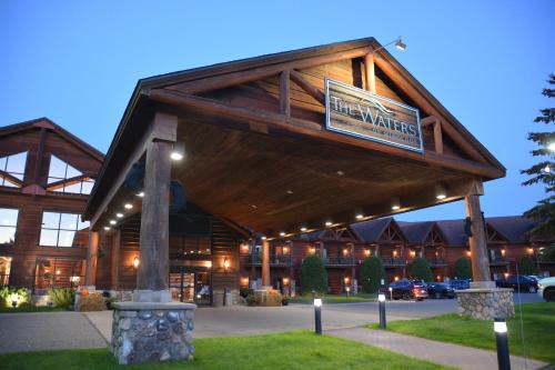 Minocqua Hotel | The Waters of Minocqua
