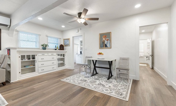 Visalia House | The Watson Suite Near DT Visalia, SNP!
