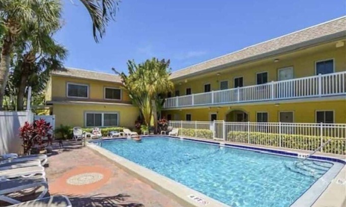 St. Pete Beach Condo | The Waves of St. Pete Beach FL-Roomy Condo