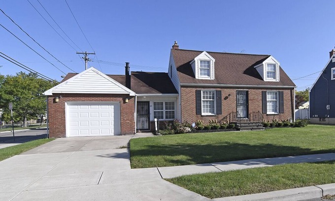 Cheektowaga House | The Westchester - Private, comfortable home minutes from the airport & shopping