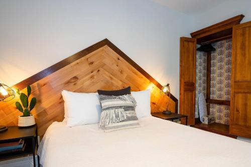 Five Points Apartment | The Western Allure