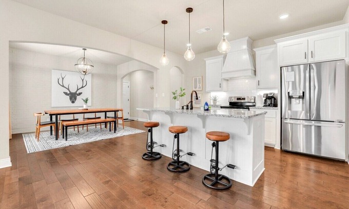Fayetteville House | The Weston - MTB Friendly - Sleeps 8