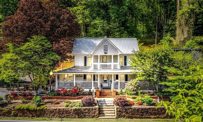 Sylva House | The Whistle Stop – A Timeless Charm/Nostalgic
