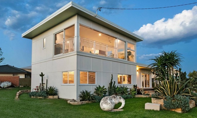 Berrara House | The White Dorado 🐟 Two mins walk to Kirby’s Beach 🌺