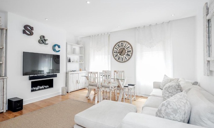 Abingdon Apartment | The white home near Kensington high st