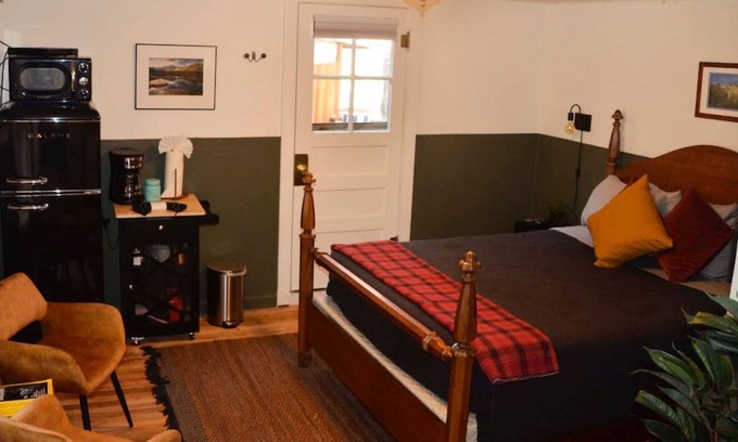 Drake House | The Whitebark Suite (Unit 3) at Field Guide Rocky Mountain