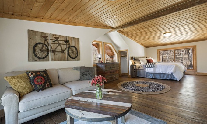 Whitefish House | The Whitefish Trail Retreat - Incredible cabin with privacy close to Whitefish