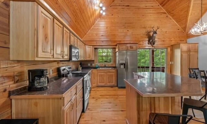 Sylvan Shores Cabin | The Whitetail Lodge S
