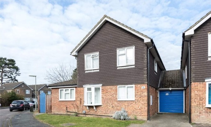 Bisley House | The Willow - Home with modern facilities in the outstandingly beautiful Surrey