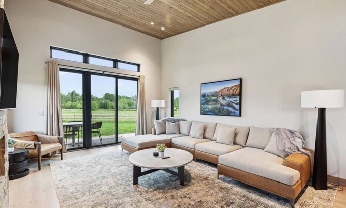 Hamilton Cabin | The Willow Suite Cabin