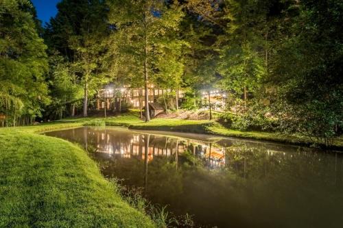 Hendersonville House | The Willows Retreat