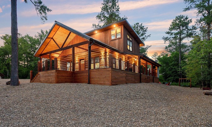Broken Bow Cabin | The Withers - Cozy Farmhouse Retreat- Sleeps 8