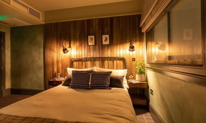 Fulham Broadway Hotel | The Wolfpack Inn