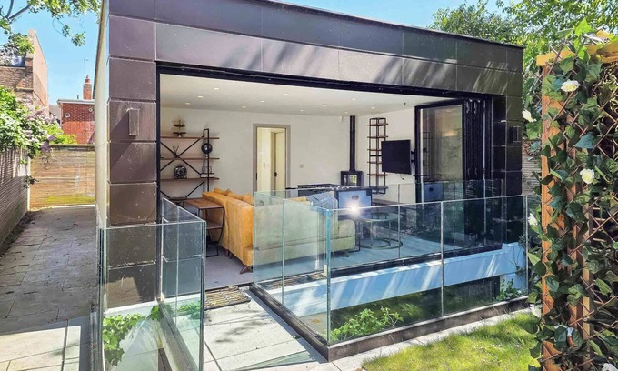 South Woodford Cottage | The Woodford Retreat
