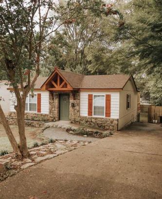 Hot Springs House | The Woodlawn Guest Cottage