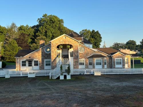 Dahlonega Apartment | The Woodward Unit D