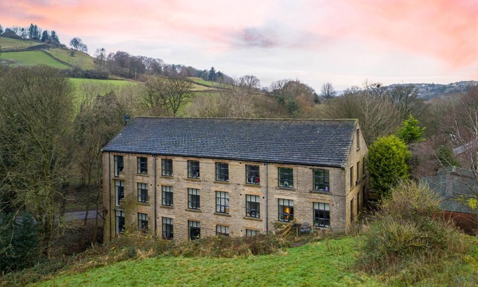 Cartworth Apartment | THE WOOLERY, family friendly in Holmfirth