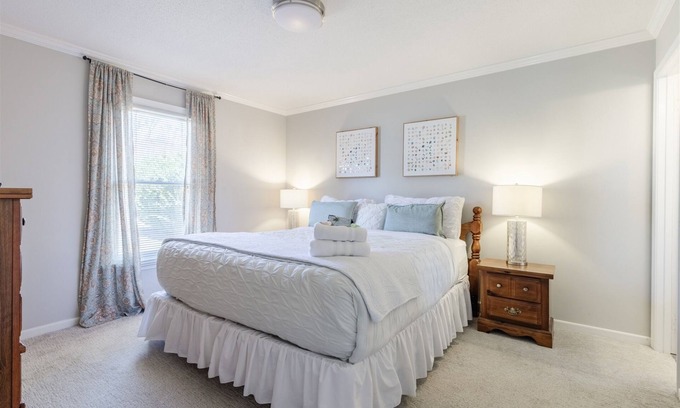 Conestee House | The Yellow Cottage | 3 Bed, 2 Bath