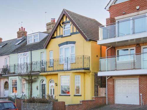 Gorleston-on-Sea House | The Yellow House