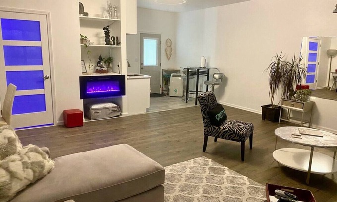 Southwestern Apartment | The Zen Den: Garage Lux Studio Aptmnt: No Smoking