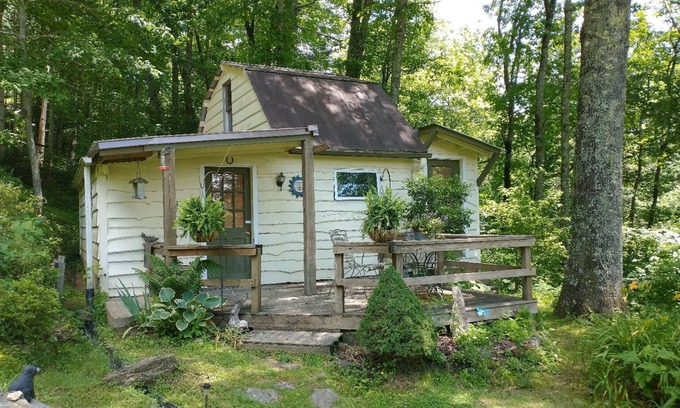 Highlands House | The Zen Den on Loma Linda Farm nLocation and Comfort, Highlands