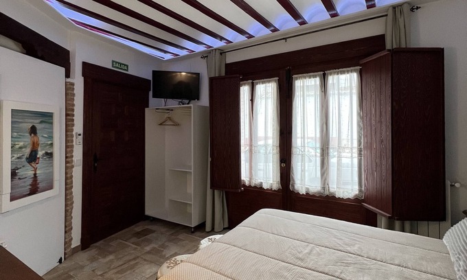 Almagro Apartment | Theater Retreat (Bajo B)