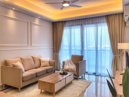 Central District Apartment | TheBess Hotel Tokyo is located adjacent to Singapore and offers a sea viewIt is a family business smart room with the sea view of Princess Bay富力公主湾