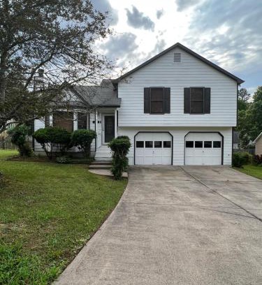 Acworth House | TheCornerWhiteHouse
