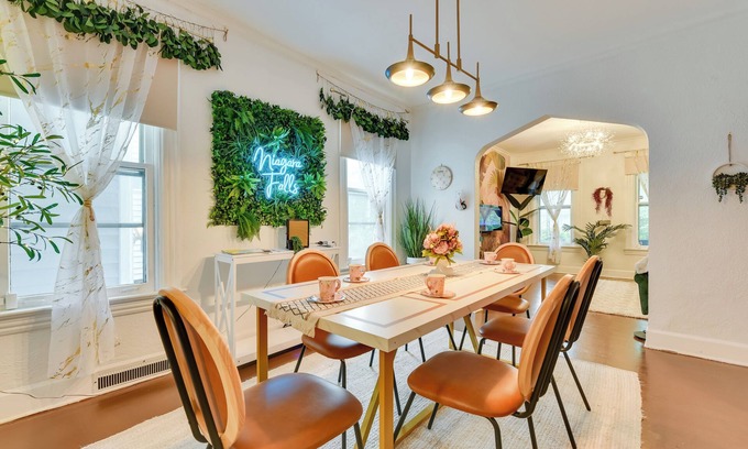 Niagara Falls House | Themed New York Home ~ 2 Mi to Niagara Falls!