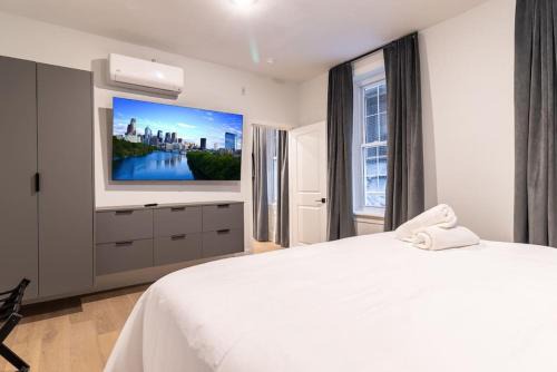 Gayborhood Apartment | Thena Hotel - Beautiful 1 Bedroom