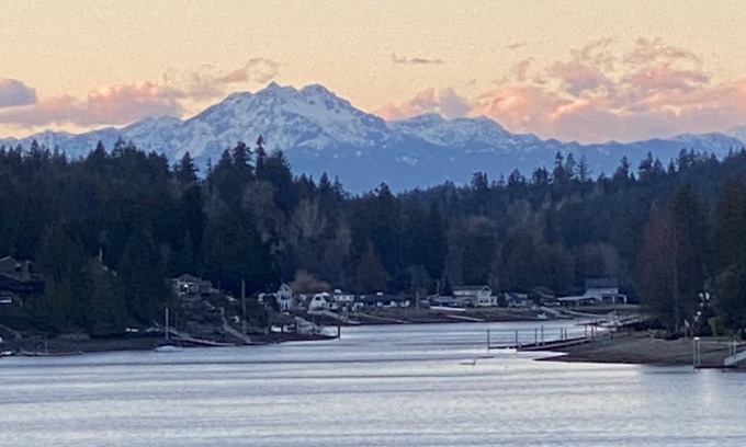 Gig Harbor House | Therapeutic Waterfront - 3BD, Beach, Kayaks, Mountain View. No cleaning fee