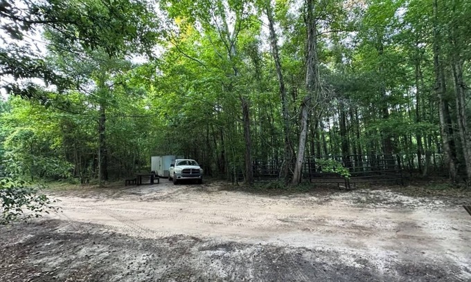 Tallahassee RV Rental | Therapy Farmstay- 50’ RV pond site