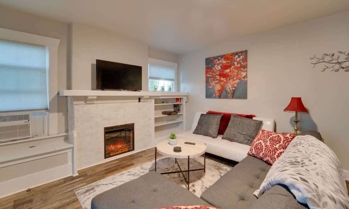 Northtown Condo | TheSuiteOne @ The Garland Suites