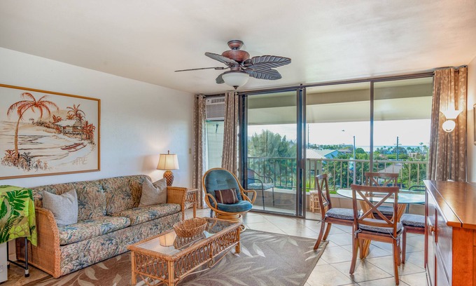 Historic Kailua Village Condo | Third-floor condo in town with ocean view, lanai & pool - walk everywhere