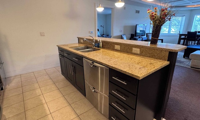 Traverse City Condo | Third Floor Suite with lots of amenties