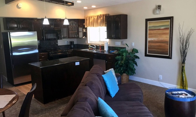 West Newport Condo | Third night for 💲1 with first 2 @💲525ea INQUIRE FOR QUOTE